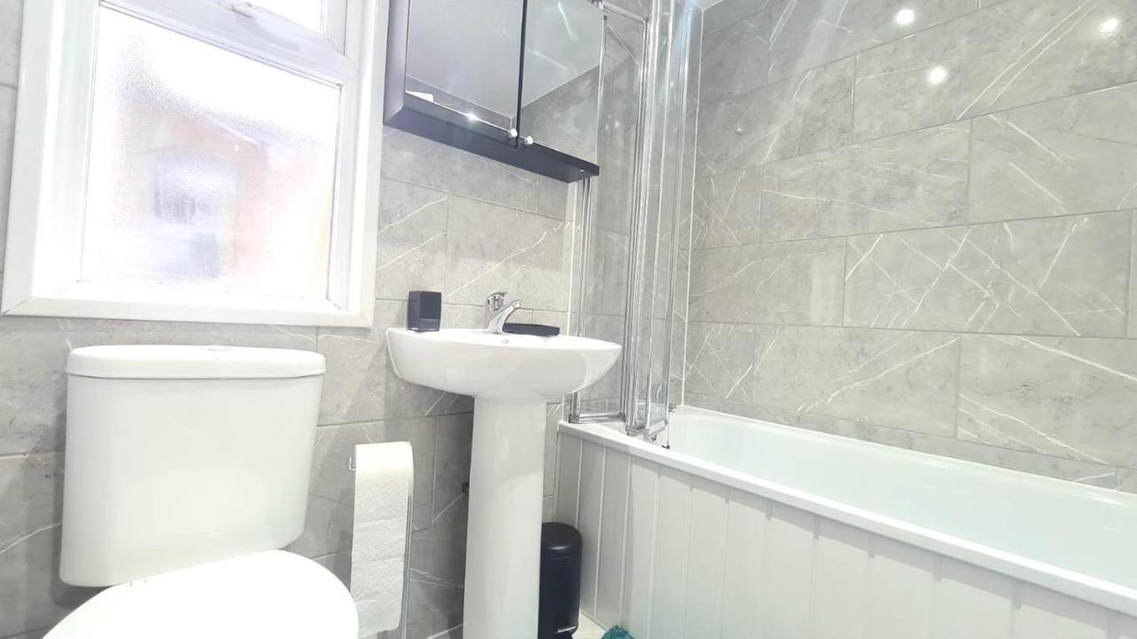 Cosy Single Room In Manor Park Londra Dış mekan fotoğraf